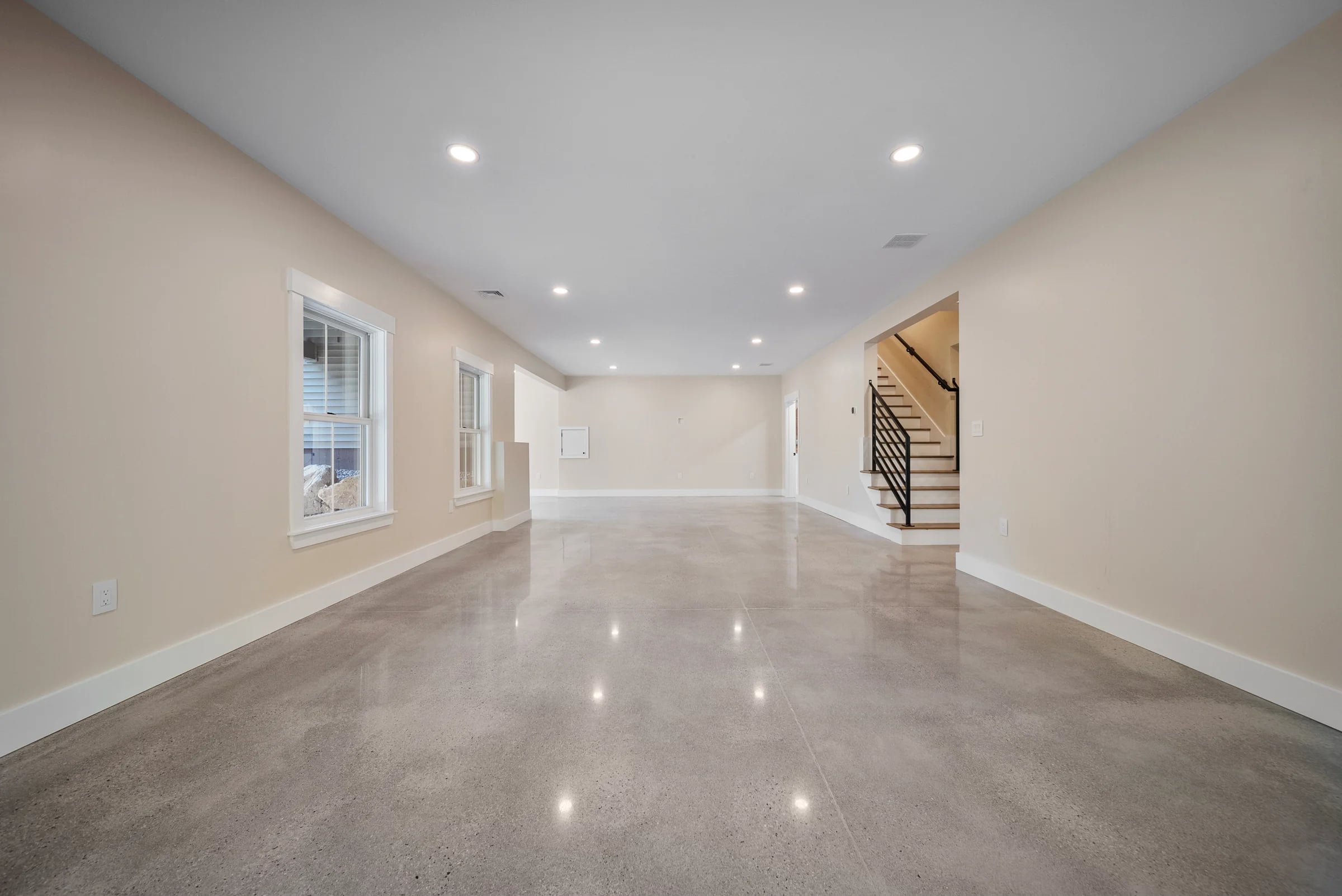 Vacant room before virtual staging