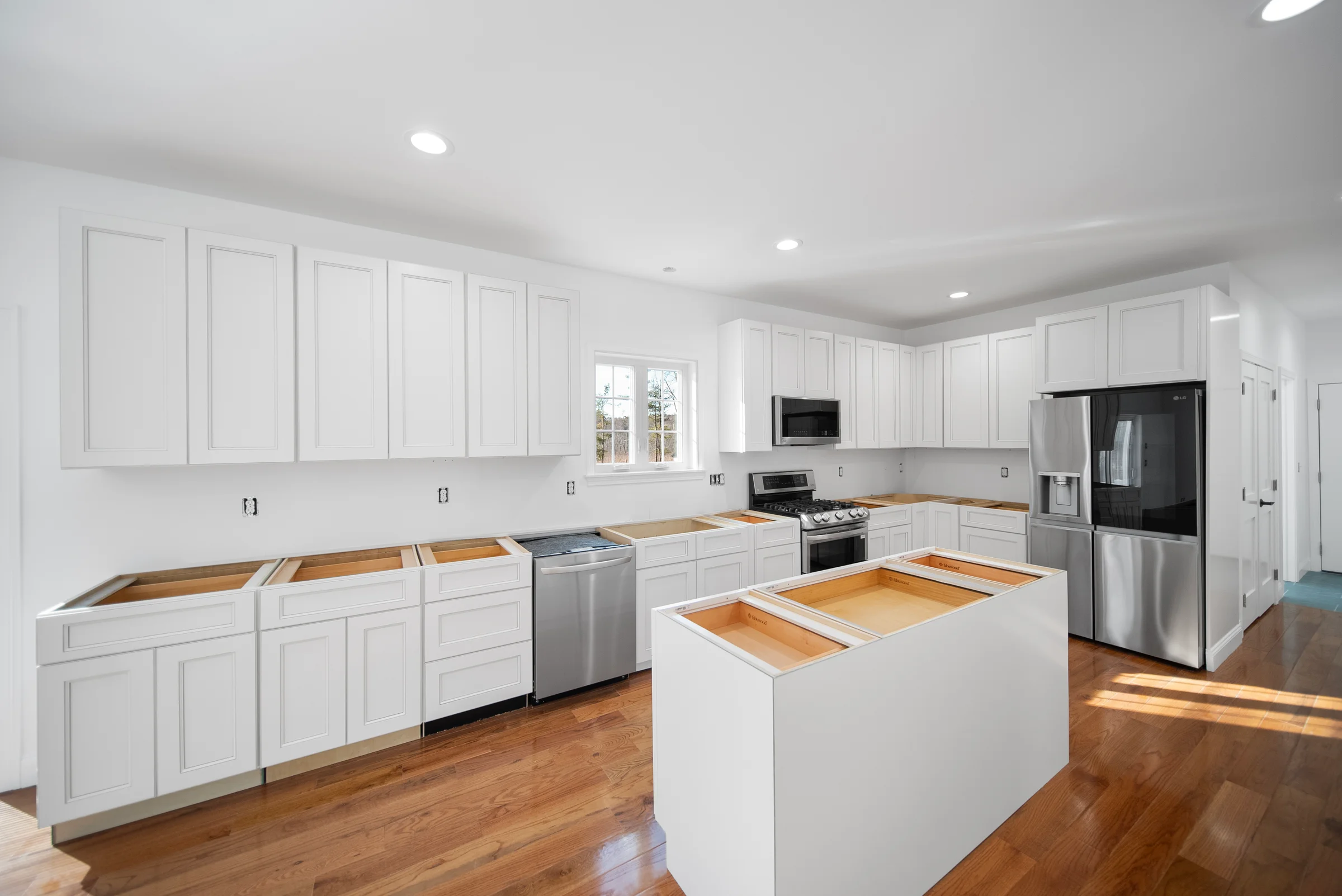 Vacant room before virtual staging